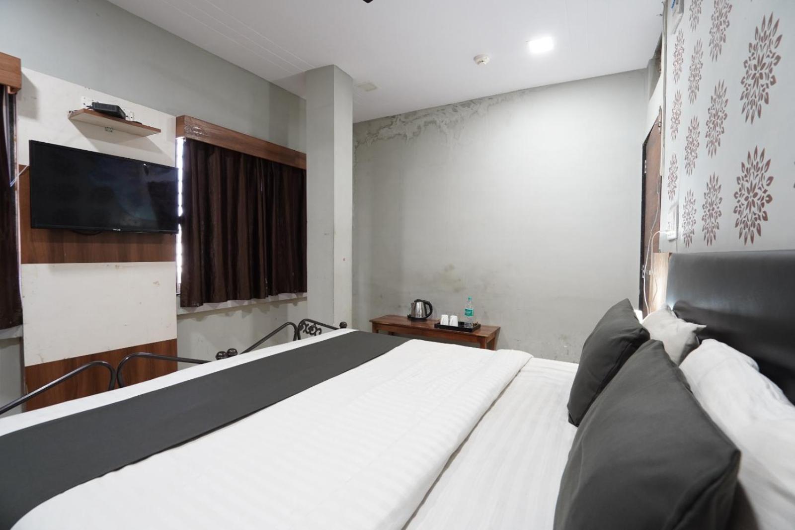 Hotel Sai Inn, Ahmedabad Airport Extérieur photo